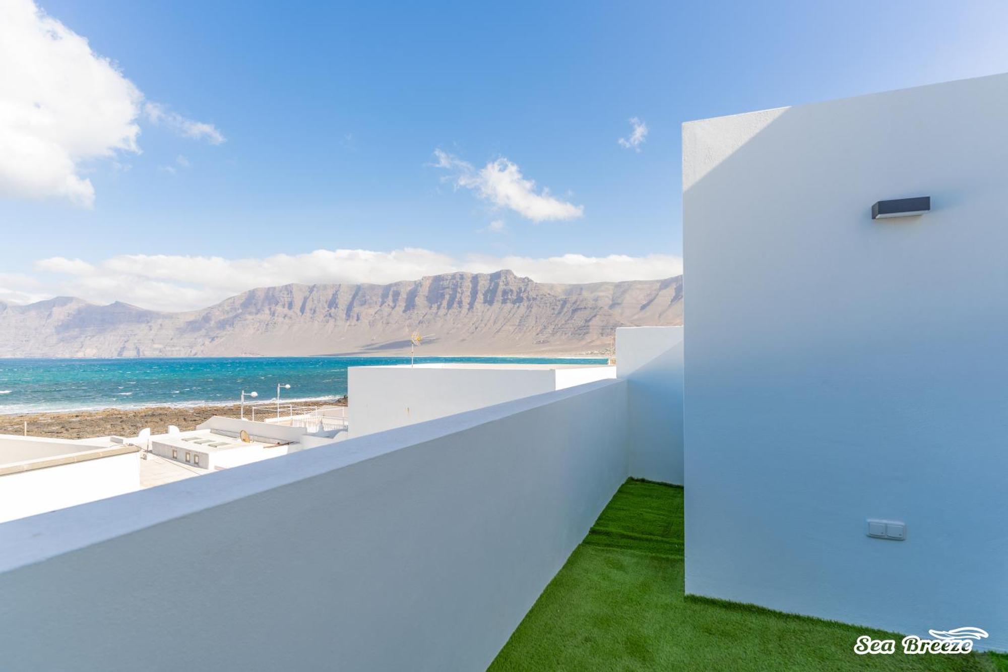 2 Apartments Sea Breeze Famara Exterior photo