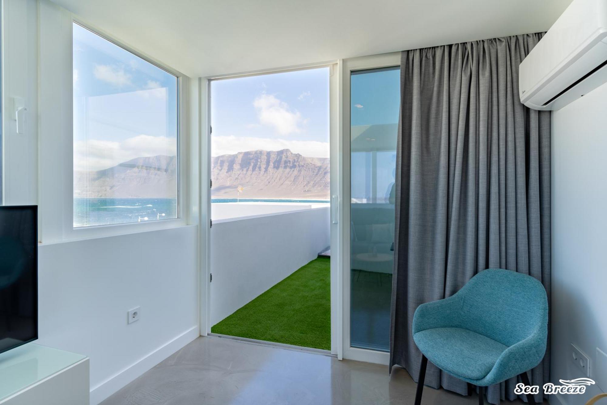 2 Apartments Sea Breeze Famara Exterior photo